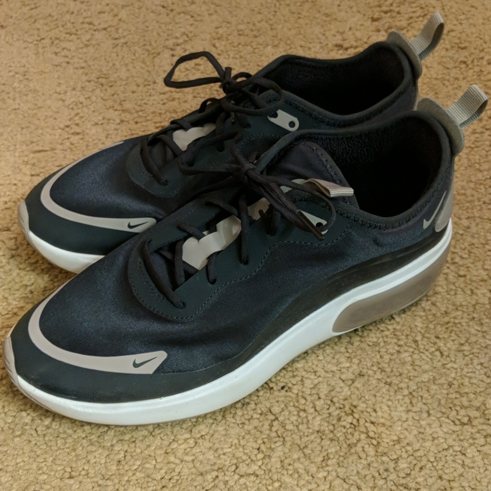 Like New Nike Air Max DIA